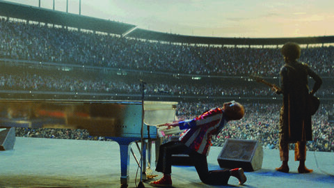 John Lewis božićna reklama 2018. - The Boy & The Piano - u ulozi Eltona Johna