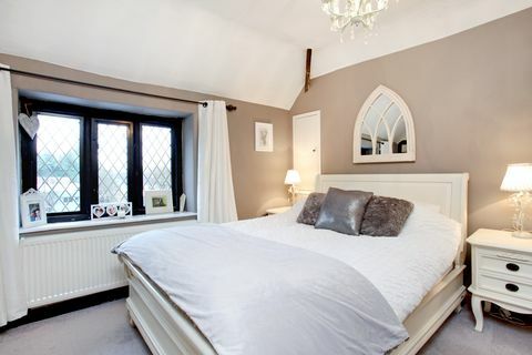 Kućica kule - Surrey - spavaća soba - Fine & Country