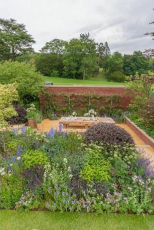 RHS Chatsworth Flower Show - Wedgwood Garden dizajnirao Jamie Butterworth