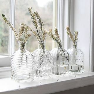 Vaza od prešane staklene kvadratne boce