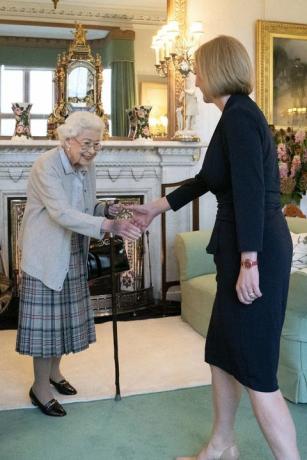 Kraljica Elizabeta II i nova čelnica konzervativne stranke i izabrana britanska premijerka Liz Truss sastaju se u dvorcu Balmoral