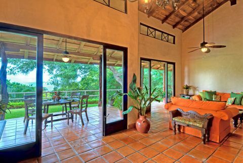 Mel Gibson - imanje džungle Kostarike - dnevni boravak - Christie's International Real Estate