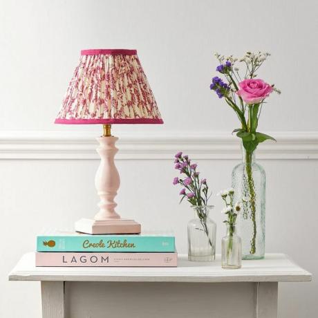 Stolna lampa Wilma u blijedo ružičastoj boji