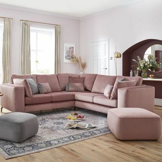 Kuća Beautiful Pink Velvet Darcy Sofa DFS
