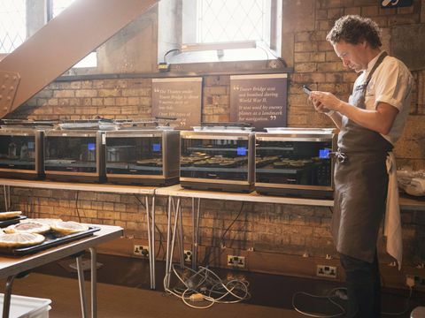 Tom Kitchin kuha na šetnici Tower Bridge koristeći samo Panasonic kombinirane mikrovalne pećnice 2