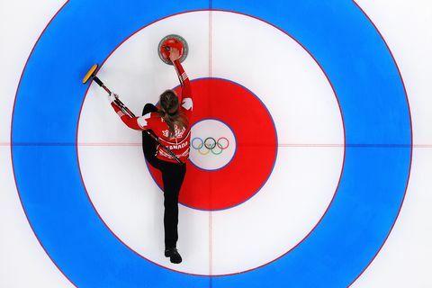 rachel homan iz tima Kanade natječe se protiv reprezentacije Italije tijekom kružnog natjecanja mješovitih parova u curlingu 3. dana