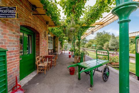 Pretvoreni viktorijanski voz s vlakom Mulberry Cottages