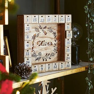 Personalizirana drvena kutija za svjetlo za adventski kalendar