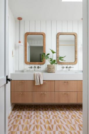 kupaonski umivaonik s 2 ogledala
