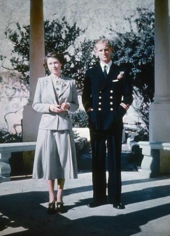 princeza Elizabeth i njezin suprug princ Philip, vojvoda od Edinburgha za vrijeme medenog mjeseca na Malti, gdje je smješten u kraljevskoj mornarici, 1947. fotografija hulton archivegetty images