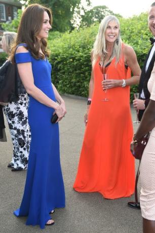 kate midton plava roland mouret haljina