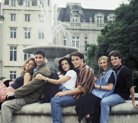 prijatelji 1. sezona na slici l r Jennifer Aniston kao Rachel Green, David Schwimmer kao Ross Geller, Courteney Cox kao Monica Geller, Mat Leblanc kao Joey tribbiani, lisa kudrow kao phoebe buffay, matthew perry kao chandler bing fotografija reisig taylornbcu fotografija banknbcuniversal putem getty slike putem getty slike