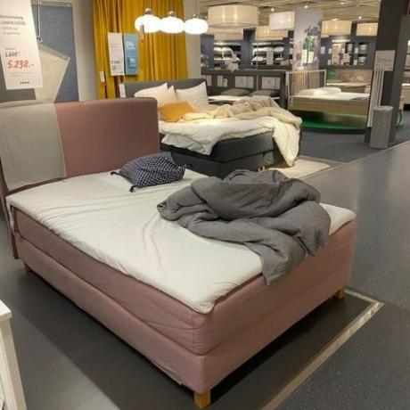 Ikea kupci i osoblje zasniježili u danskoj trgovini