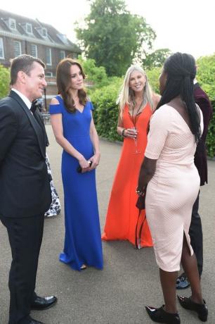 kate midton plava roland mouret haljina