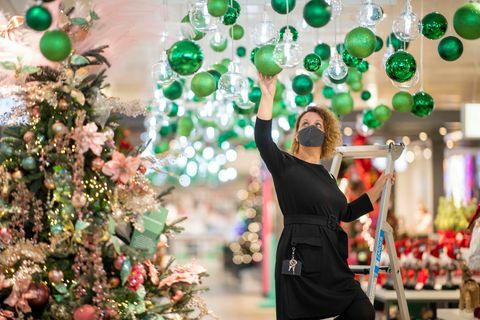 john lewis oxford street pic prikazuje ovogodišnju božićnu trgovinu john lewisa priprema se za otvaranje u petak, 25. rujna 20.