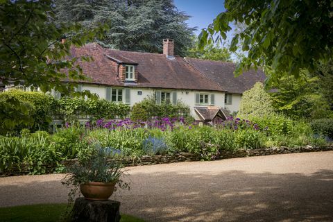 Braća braća nalaze se u mjestu Ranmore Common, Dorking, Surrey - na seoskoj kući na prodaju