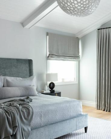 siva suvremena spavaća soba