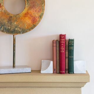 Rezbareni mramorni držači za knjige - set od 2 - bijeli