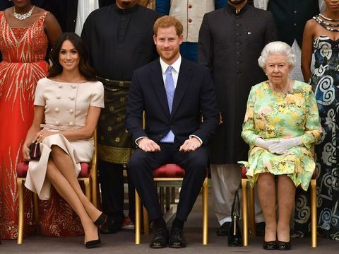 Njeno veličanstvo uručuje ceremoniju dodjele nagrada Young Queen Leaders Award