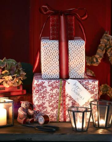 Najljepši ovosezonski božićni planovi preobrazit će vaš dom uz stylea vrijeme darivanja darovi umotani u prekrasan ručno tiskani papir i vezani prekrasnim vrpcama divni su za darivanje i primiti