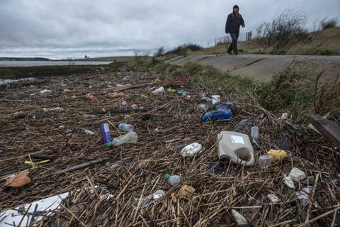 Plastični otpad UK rijeke oceana