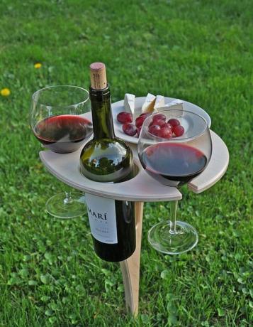 Vanjski stol za vino