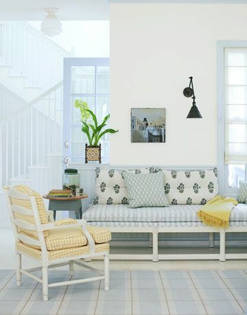 plava bijela i žuta dnevna soba sa skandinavskim stilom