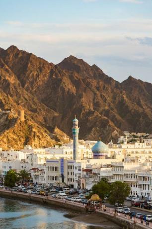 Stari grad muškata na zalasku sunca, oman