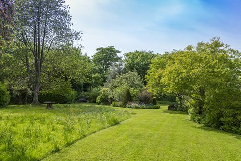 Braća braća nalaze se u mjestu Ranmore Common, Dorking, Surrey - na seoskoj kući na prodaju