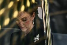 Kate Middleton nosi suptilnu počast kraljici kako bi vidjela monarha kako leži na svečanosti