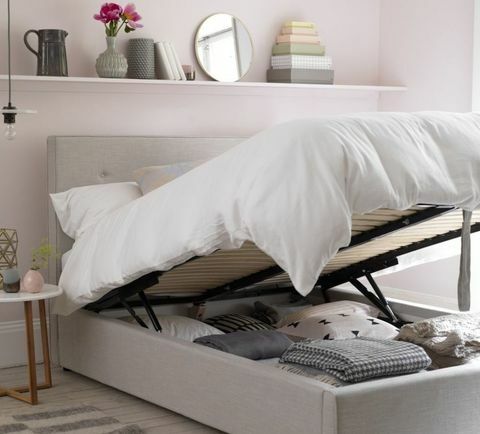 Krevet za odlaganje maka u kingsize u posteljini, 1.325 £, Button & Sprung