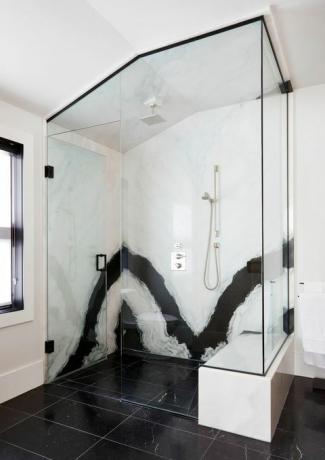 crno-bijela mramorna kupaonica Sarah richardson