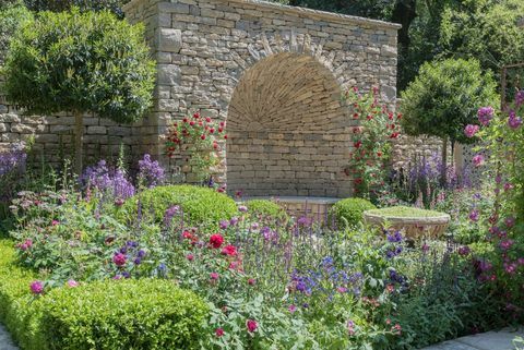 Dečki koji traže tvrdnje: Vrlo engleski vrt dizajniran od Janine Crimmins - Artisan garden - Chelsea Flower Show 2018