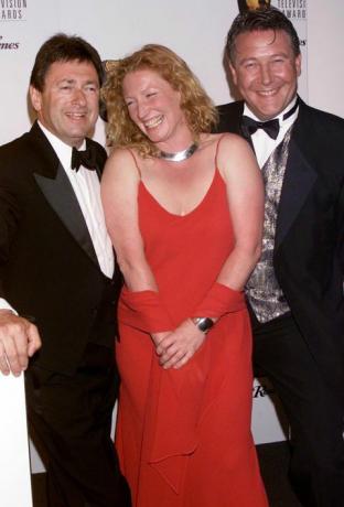 Charlie Dimmock, Alan Titchmarsh i Tommy Walsh iz TV vrtlarske emisije 'Ground Force' stižu na Televizijske nagrade BAFTA, 2000.