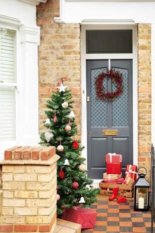 Dulux Weathershield prednja božićna ideja ukrašavanja - vanjska strana kuće - siva vrata
