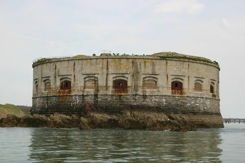 Stack Rock Fort - Milford Haven - Wales - sprijeda - Purplebricks