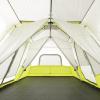 Ovaj džinovski šator ima 3 sobe i može primiti 12 ljudi, tako da je vrijeme za planiranje izleta za kampiranje