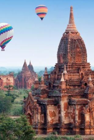 baloni na vrući zrak koji lete iznad bagana, divizija Mandalay, Mjanmar