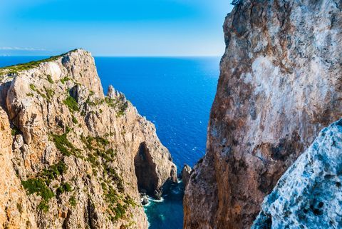 Mali fiord na otoku Antikythera u Grčkoj. Udaljeni otok između Kythere i Krete.