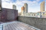 Iznajmite kuću s popisom na terasi s pogledom na rimski zid u Londonu