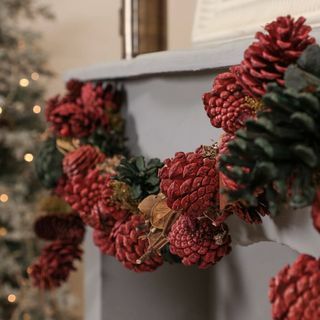 Tradicionalni božićni vijenac od pineta