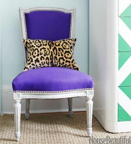 leopard jastuk ljubičasta stolica