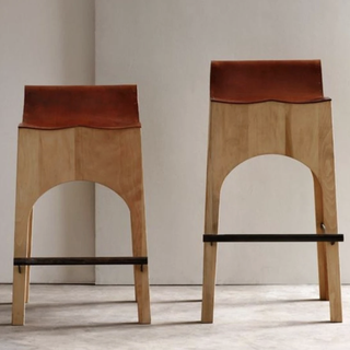 Kožne i drvene stolice