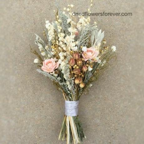 Vjenčani buket cvijeća od breskve