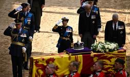 Kate Middleton odaje počast kraljici rijetko viđenim bisernim brošem Njezinog Veličanstva