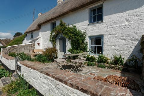 Prodaju se dvije susjedne vikendice u cornwall-u