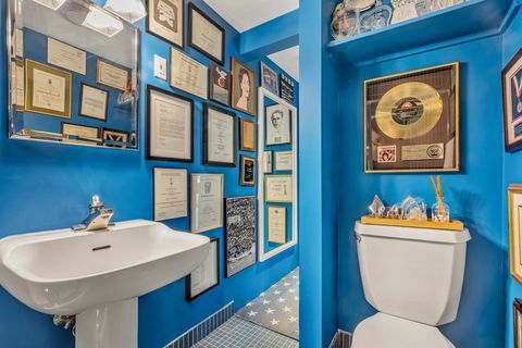 plava kupaonica Susan Sarandon gdje prikazuje svoje nagrade