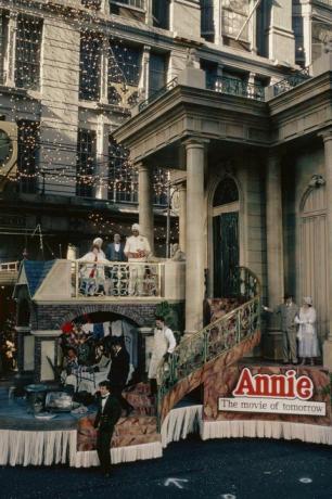 Annie float na paradi Dana zahvalnosti Macy's 1981