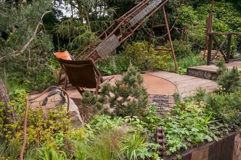 Walker's Wharf Garden podržan od strane Doncaster Deaf Trust-a. Dizajnirao: Graham Bodle. Sponzorirali: Walker's Nurseries. RHS Chelsea Flower Show 2017