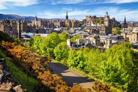 Pogled na povijesni Edinburgh s mjesta Calton Hill, Škotska, Velika Britanija